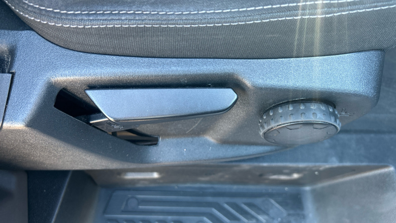 Ford Transit Custom 300 L2 Diesel Fwd 2.0 EcoBlue 130ps Low Roof Limited Van Auto